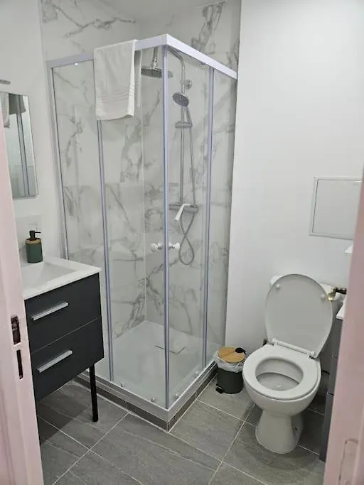 Le Tolstoi Chic Apartment Villeurbanne 0*,